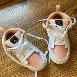 Air Jordan 1 Mid 'White Rose Gold' 644507-190, 8C